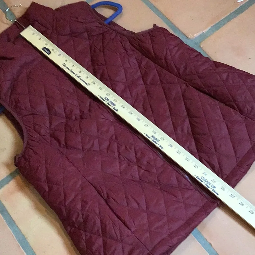 Lands’ End Women’s XL Burgundy Puffer Vest sleeveless full zip - Picture 6 of 7